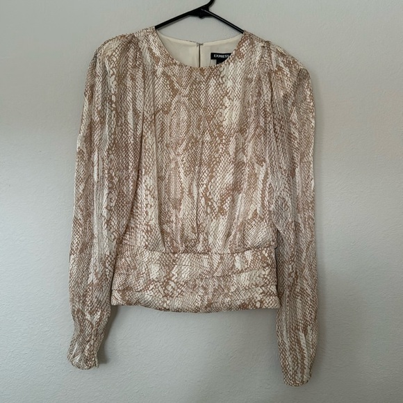 Express Patterned Blouse - Picture 5 of 5